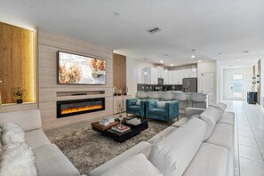 Smart TV, table football - Last Minute Disney! Private Pool, Hot Tub, Game Room & Themed Bedrooms. Book Now! #29050 (Orlando)