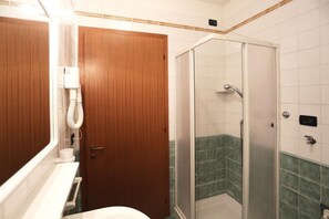 Dusche, Haartrockner, Bidet