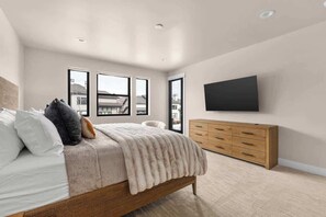 4 bedrooms, iron/ironing board, WiFi, bed sheets