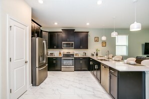 Fridge, microwave, oven, stovetop - Last Minute Disney! Private Pool, Hot Tub, Game Room & Themed Bedrooms. Book Now! #29314 (Orlando)