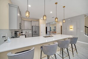 Fridge, microwave, oven, stovetop - Last Minute Disney! Private Pool, Hot Tub, Game Room & Themed Bedrooms. Book Now! #29578 (Orlando)