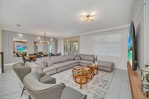 Smart TV, foosball - Last Minute Disney! Private Pool, Hot Tub, Game Room & Themed Bedrooms. Book Now! #29578 (Orlando)