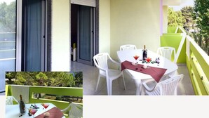 A balcony with a table set for two, white chairs, and a bottle of champagne. - Residence Bright Star two-room apartment Executive for 6 people (Bibione)