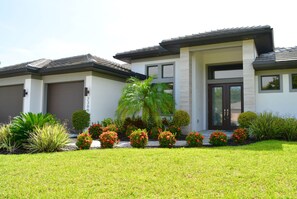 Exterior - Cape Coral 326 - Three Bedroom Villa, Sleeps 6 (Cape Coral)