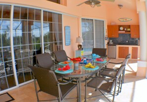 Outdoor dining - Cape Coral 327 - Four Bedroom Villa, Sleeps 8 (Cape Coral)