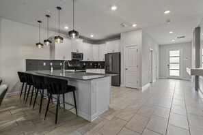Fridge, microwave, oven, stovetop - Last Minute Disney! Private Pool, Hot Tub, Game Room & Themed Bedrooms. Book Now! #31498 (Orlando)