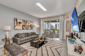 Smart TV - Last Minute Disney Getaway! Luxury Condo with Private Balcony. Book Now! #32540 (Orlando)