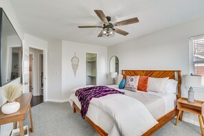 5 habitaciones, escritorio, tabla de planchar con plancha y internet 