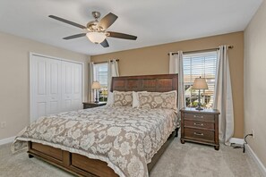 4 dormitoris, planxa i posts de planxar, wifi i roba de llit 