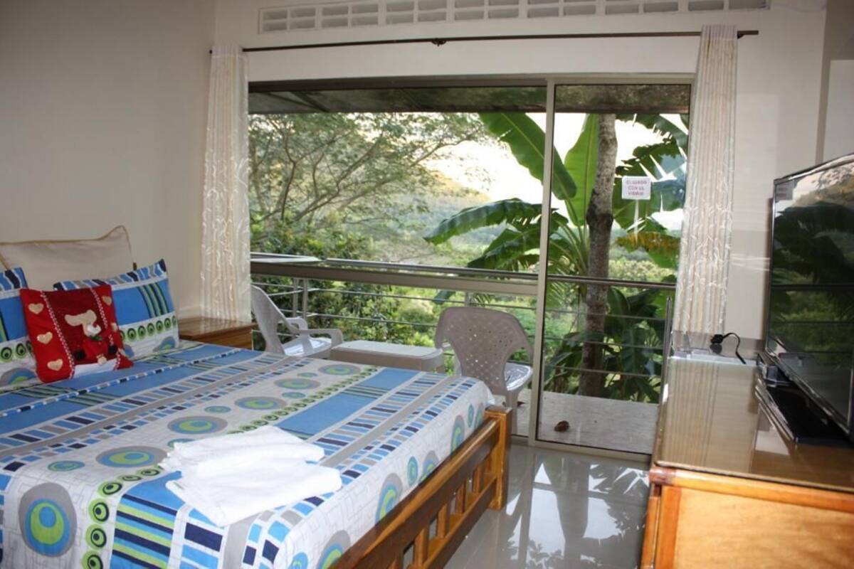 Romantic Room, Hot Tub, Mountain View