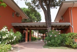 Property grounds - Residence Capistrano three-room apartment for 6 people (Bibione)