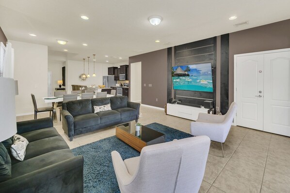 Smart TV - Last Minute Disney! Private Pool, Hot Tub, Game Room & Themed Bedrooms. Book Now! #39924 (Orlando)