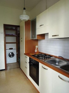 Fridge, oven, coffee/tea maker, cookware/dishes/utensils