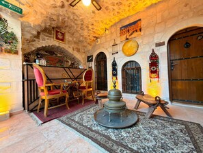 32-inch Smart TV with satellite channels - Seyri Asur Konağı (Midyat)