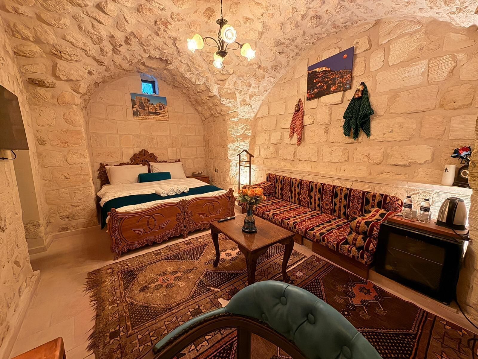 KAMER | Egyptian cotton sheets, premium bedding, free minibar items