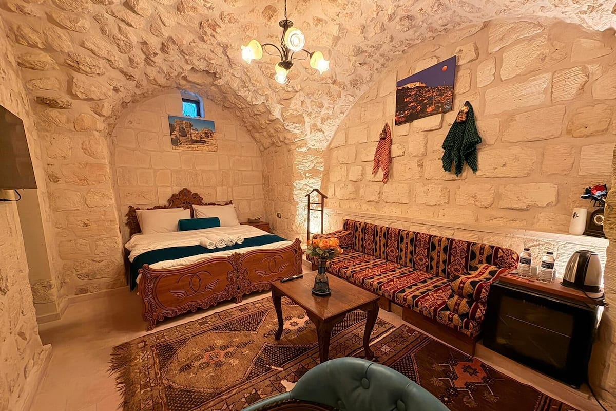 KAMER | Egyptian cotton sheets, premium bedding, free minibar items