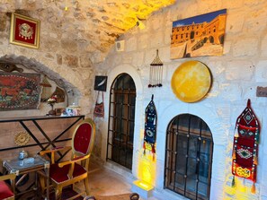 Reception - Seyri Asur Konağı (Midyat)