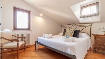 3 soverom, strykejern/-brett, reiseseng for barn og wi-fi (inkludert)