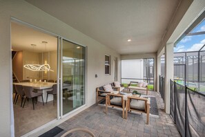 Outdoor dining - Last Minute Disney! Private Pool, Hot Tub, Game Room & Themed Bedrooms. Book Now! #55443 (Orlando)