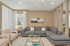 Smart TV - Last Minute Disney! Private Pool, Hot Tub, Game Room & Themed Bedrooms. Book Now! #55445 (Orlando)