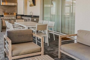 Outdoor dining - Last Minute Disney! Private Pool, Hot Tub, Game Room & Themed Bedrooms. Book Now! #55495 (Orlando)