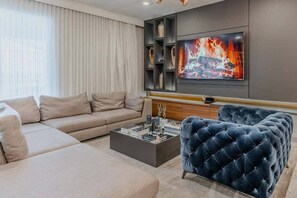 Smart TV - Last Minute Disney! Private Pool, Hot Tub, Game Room & Themed Bedrooms. Book Now! #55495 (Orlando)