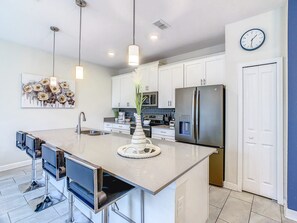 Fridge, microwave, oven, stovetop - Last Minute Disney Getaway! Private Pool & Themed Bedrooms. Book Now! #87933 (Orlando)