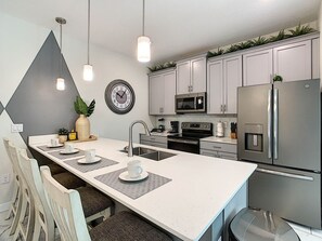 Fridge, microwave, oven, stovetop - Last Minute Disney Getaway! Townhouse with Private Pool. Book Now! #87939 (Orlando)