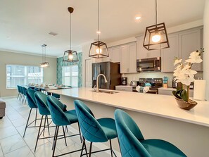 Fridge, microwave, oven, stovetop - Last Minute Disney Getaway! Townhouse with Private Pool. Book Now! #87953 (Orlando)