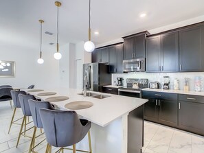 Fridge, microwave, oven, stovetop - Last Minute Disney Getaway! Townhouse with Private Pool. Book Now! #87973 (Orlando)