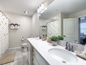 Hårføner og håndklær