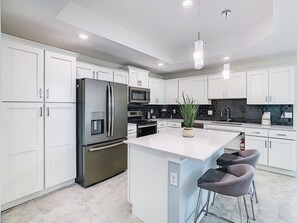 Fridge, microwave, oven, stovetop - Last Minute Disney Getaway! Luxury Condo with Private Balcony. Book Now! #87991 (Orlando)