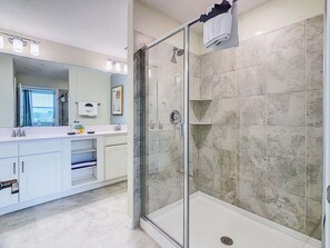 Hårføner og håndklær