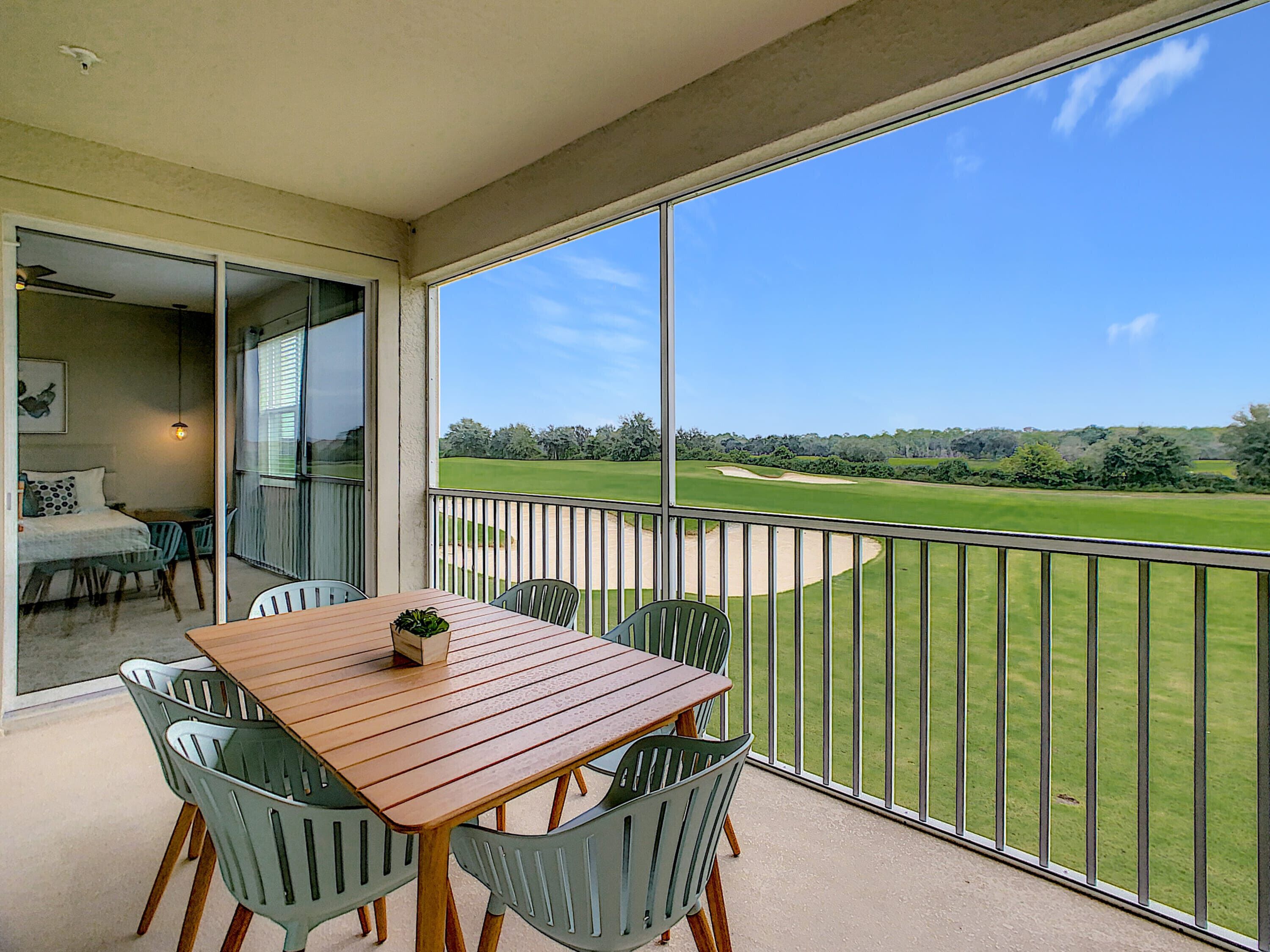 屋外ダイニングエリア