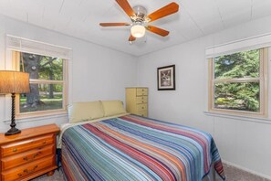 3 quartos, escrivaninha, Wi-Fi de cortesia, roupa de cama