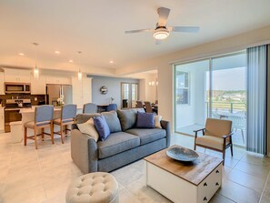 Smart TV - Last Minute Disney Getaway! Luxury Condo with Private Balcony. Book Now! #88039 (Orlando)