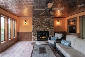 Smart TV, fireplace, DVD player, offices