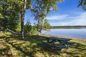 Outdoor dining - The Guest Cabin Holiday Home (Three Lakes)