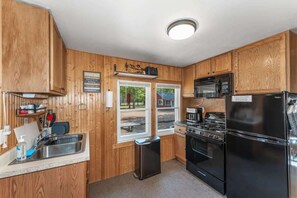 Fridge, microwave, oven, stovetop - Loons Landing Legacy (Saint Germain)