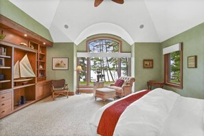 6 室のベッドルーム、デスク、アイロン / アイロン台、旅行用ベビーベッド