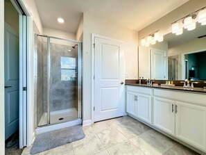 Hair dryer, towels - Last Minute Disney Getaway! Themed Bedrooms & Private Balcony. Book Now! #88055 (Orlando)