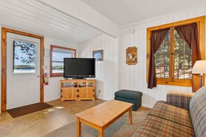 TV - Whispering Waters Bayview Resort Cabin 4 (St Germain)