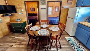 2 bedrooms, WiFi (free), bed sheets - Lake Breeze Cabin #4 (Saint Germain)