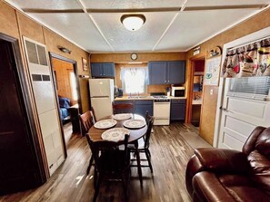 Dining - Lake Breeze Cabin #4 (Saint Germain)