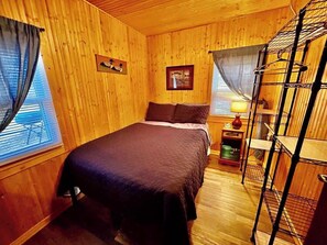 2 bedrooms, free WiFi, bed sheets - Lake Breeze Cabin #4 (Saint Germain)