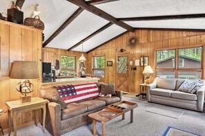 Smart-tv och eldstad