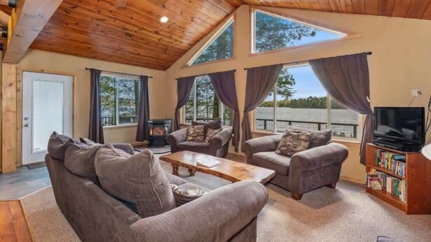 Unclassified image, 1 of 38, button - Chain Lake Retreat Holiday Home (Eagle River)
