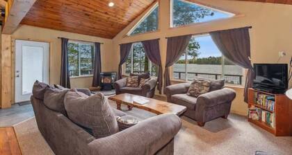 Chain Lake Retreat Holiday Home