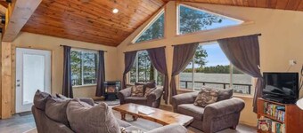 Chain Lake Retreat Holiday Home