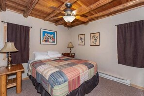 3 makuuhuonetta, vauvan matkasänky, ilmainen Wi-Fi, vuodevaatteet